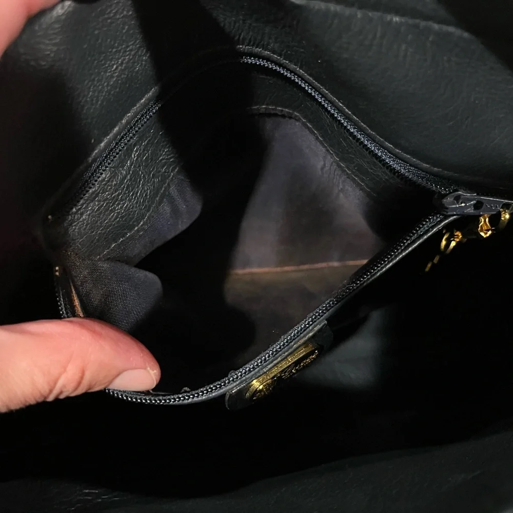 Gucci Vintage Navy Crossbody - Picture 10 of 16
